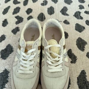 Gola Cream and White Sneakers Classic Design